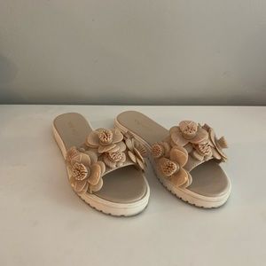 Nine West sz 6 chunky slides